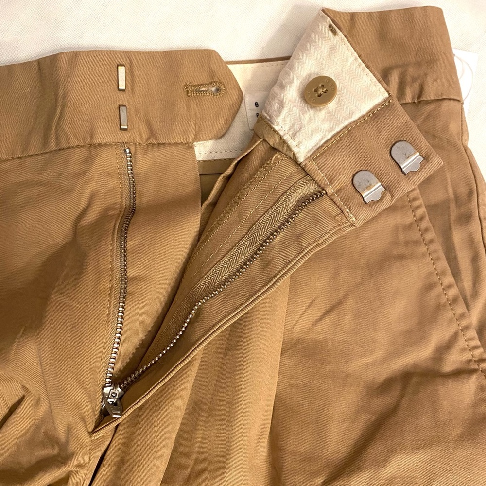 GAP Women's Pleated Khaki Mojave High Rise Shorts | Pockets front and back - Picture 6 of 10